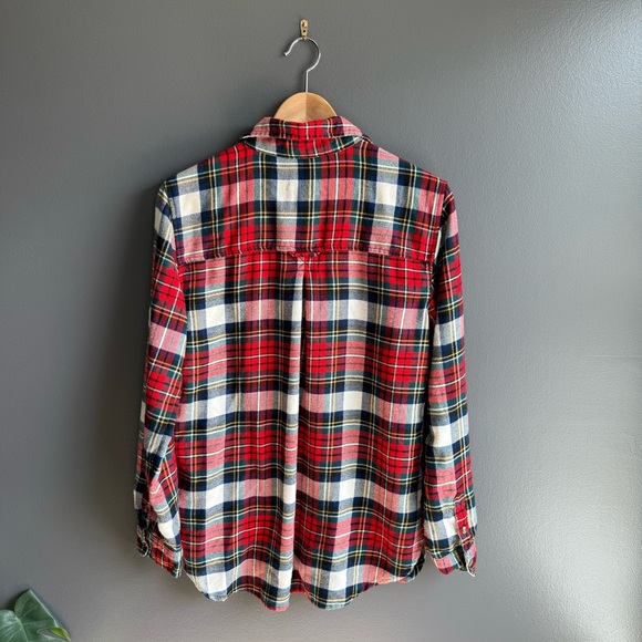 American Eagle Women Boyfriend Fit Button Up Flannel in Red Green Navy Plaid M - Picture 3 of 5